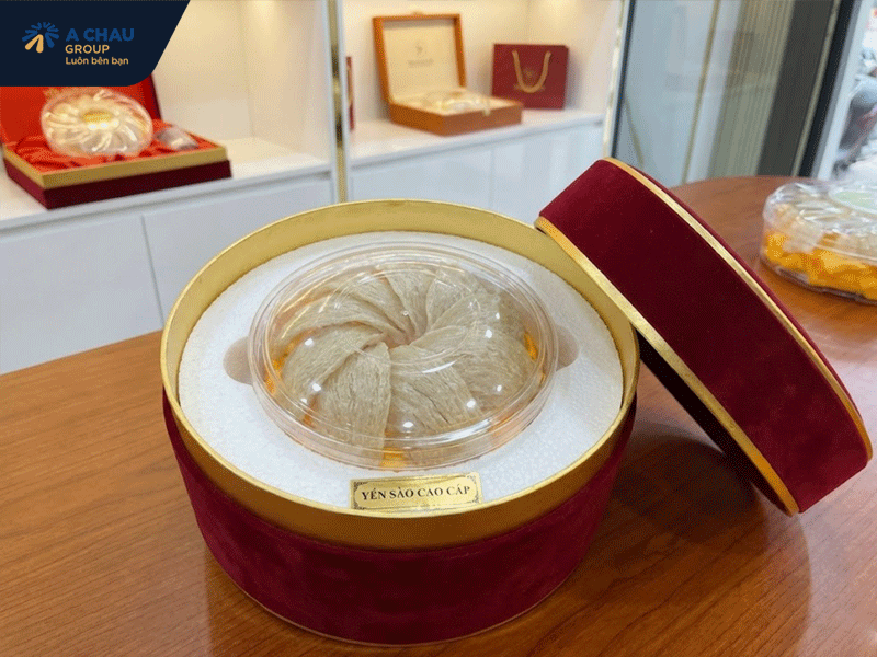 Khay yến sào hình tròn và biểu tượng của sự hoàn hảo và sang trọng